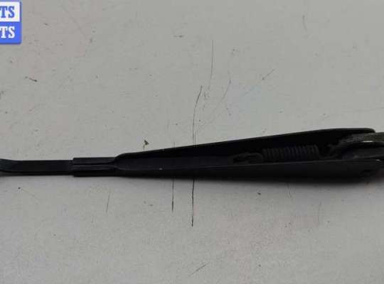 купить Щеткодержатель (поводок стеклоочистителя) задний на Volkswagen Passat B4