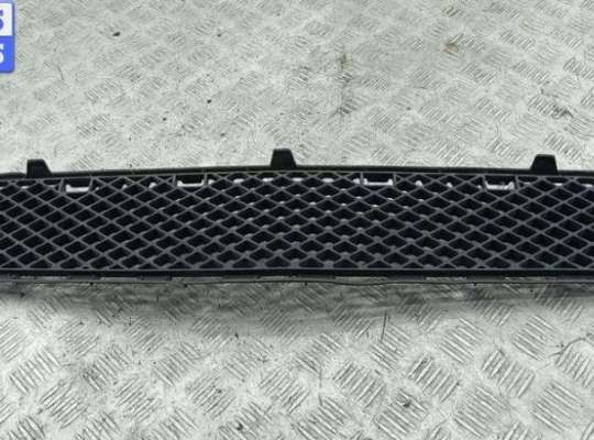 купить Решётка (заглушка) в бампер на Mercedes C-Class W204 (2007-2015)