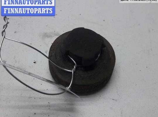 купить Кронштейн радиатора на Volkswagen Passat B5