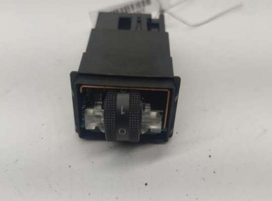 Купить Кнопка обогрева сидений на Audi A6 C6 (2004-2011) Кнопка обогрева сидений AU1659749 на Audi A6 C6 (2004-2011)