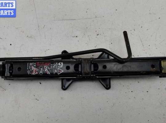 Купить Домкрат на Renault Megane II (2002-2008) Домкрат RN1594012 на Renault Megane II (2002-2008)