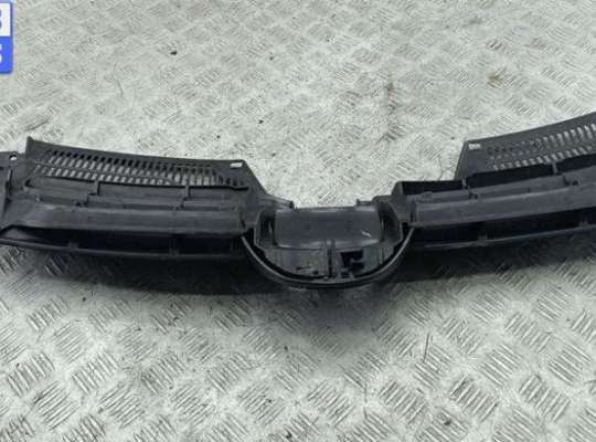 купить Решетка радиатора на Volkswagen Golf-5