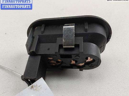 купить Кнопка стеклоподъемника заднего левого на Opel Astra G (1998-2004)