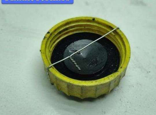 купить Крышка бачка тормозной жидкости на Volkswagen Passat B5