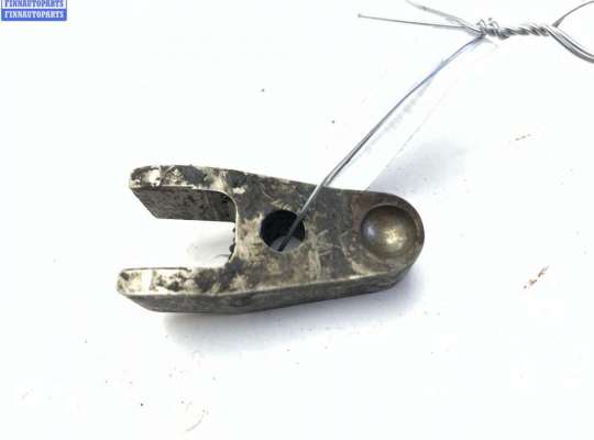 Скоба (кронштейн) крепления форсунки MB1691346 на Mercedes C-Class W202 (1993-2000)