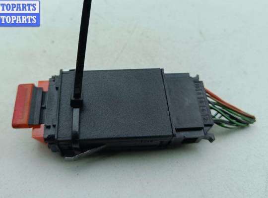 купить Кнопка аварийной сигнализации (аварийки) на Audi A6 C5 (1997-2005)