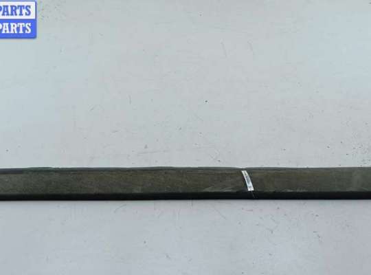 купить Молдинг двери передней правой на Volkswagen Passat B5