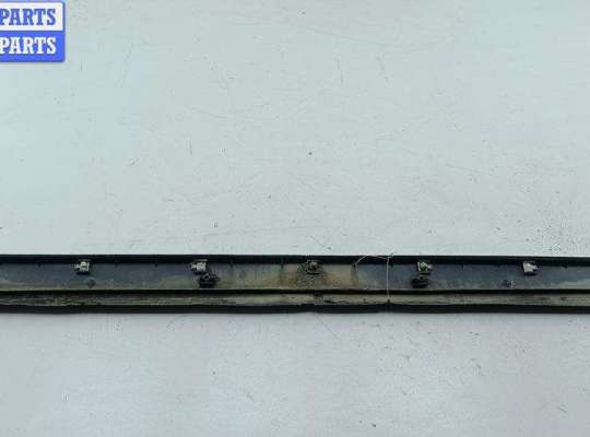 купить Молдинг двери передней правой на Volkswagen Passat B5