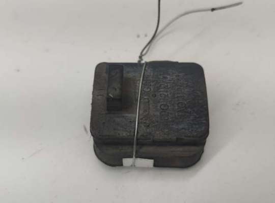 купить Кронштейн радиатора на Audi A6 C5 (1997-2005)