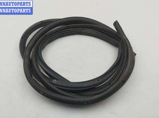 Уплотнитель двери передней левой FO2145032 на Ford Focus II (2004-2011)