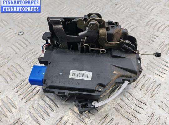 Замок боковой двери на Volkswagen Caddy III (2K)
