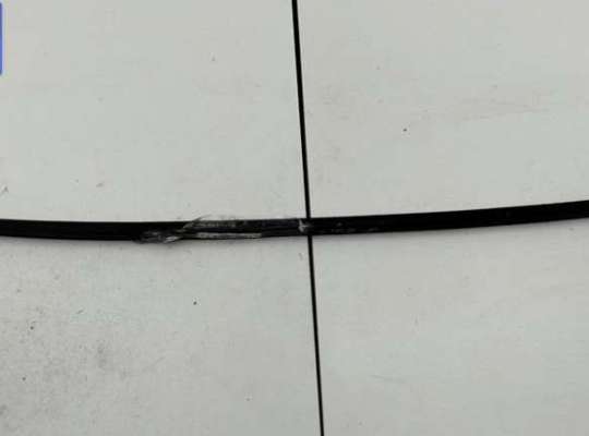 Молдинг лобового стекла VG2712428 на Volkswagen Passat B6