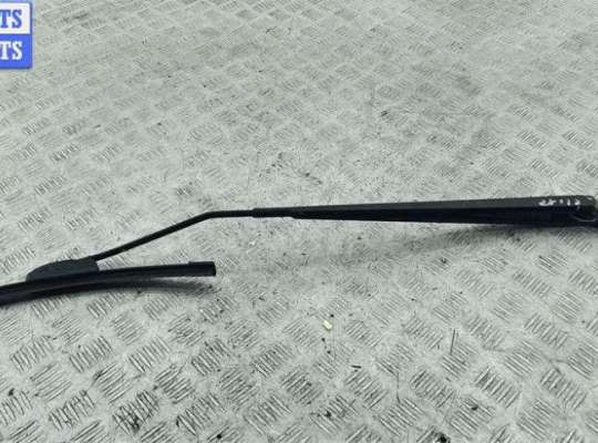 купить Щеткодержатель (поводок стеклоочистителя) передний на Mitsubishi Colt (2004-2012)