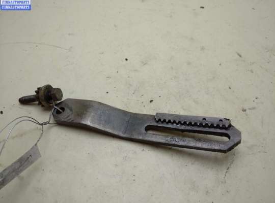 купить Кронштейн генератора на Volkswagen Transporter T4