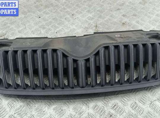 купить Решетка радиатора на Skoda Fabia mk2 (5J)