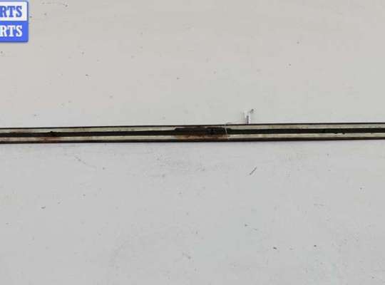 купить Молдинг двери передней правой на Volkswagen Golf-4