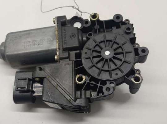 купить Моторчик стеклоподъемника передний левый на Audi A4 B5 (1994-2001)