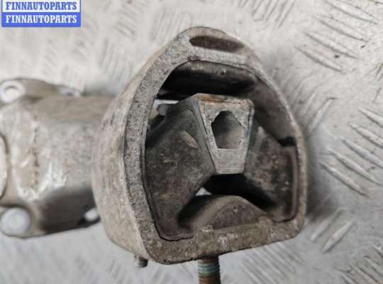купить Кронштейн КПП опорный на Volkswagen Passat B5