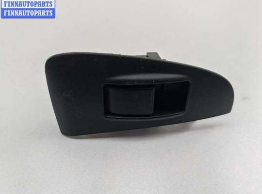 Кнопки стеклоподьемника на Toyota Avensis II (T250)