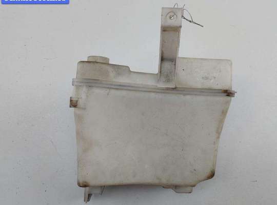 купить Бачок омывателя на Nissan Tiida