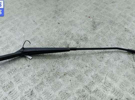 купить Щеткодержатель (поводок стеклоочистителя) передний на Peugeot 308 T7 (2007-2013)