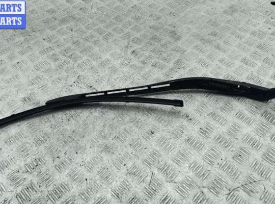 купить Щеткодержатель (поводок стеклоочистителя) передний на Audi A4 B7 (2004-2008)