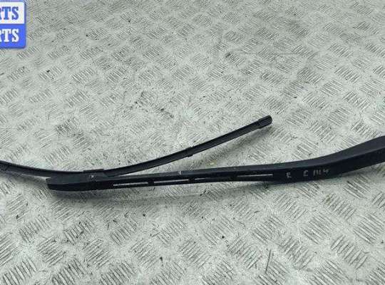 купить Щеткодержатель (поводок стеклоочистителя) передний на Audi A4 B7 (2004-2008)