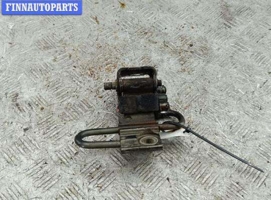 купить Петля двери передней левой на Volkswagen Passat B5+ (GP)