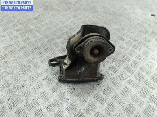 купить Кронштейн КПП опорный на Volkswagen Passat B5