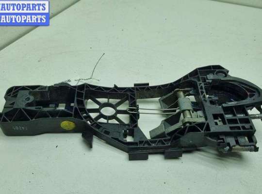 купить Корпус (держатель) ручки двери задней правой на Volkswagen Passat B6