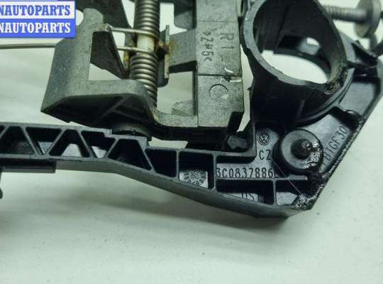 купить Корпус (держатель) ручки двери задней правой на Volkswagen Passat B6