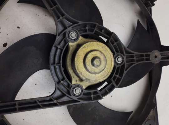 Вентилятор радиатора на Nissan Primera (P11)