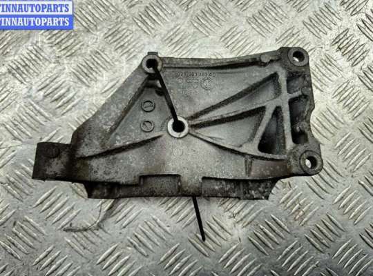 Кронштейн генератора VG2751094 на Volkswagen Passat B4