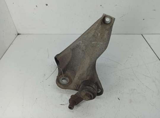 Кронштейн КПП опорный AU1218563 на Audi A8 D2 (1994-2002)