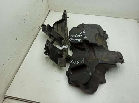 Накладка декоративная на двигатель RN1181650 на Renault Megane II (2002-2008)