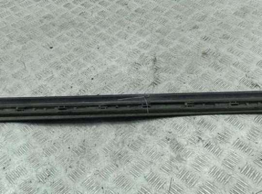 купить Молдинг двери передней правой на Audi A4 B7 (2004-2008)