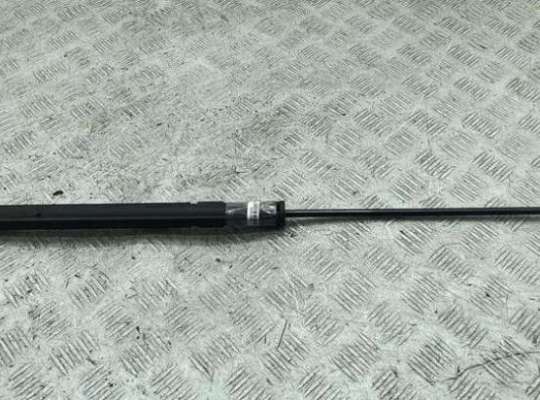 Амортизатор капота MB1630298 на Mercedes 190 W201 (1982-1993)