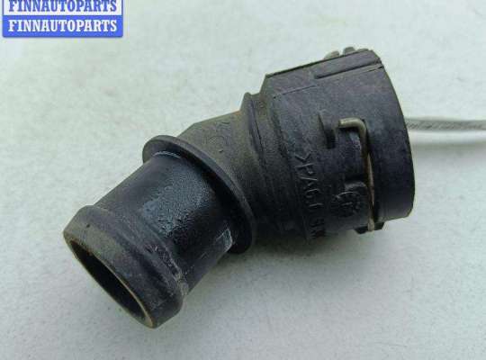 купить Фланец (тройник) системы охлаждения на Volkswagen Golf-4