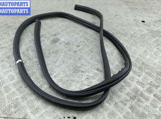 купить Уплотнитель двери передней правой на Nissan Qashqai J10 (2006-2013)