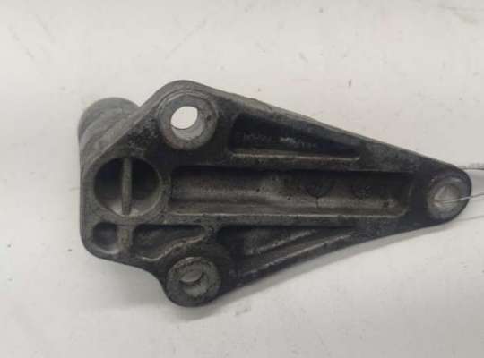 купить Кронштейн двигателя опорный на Audi A6 C5 (1997-2005)