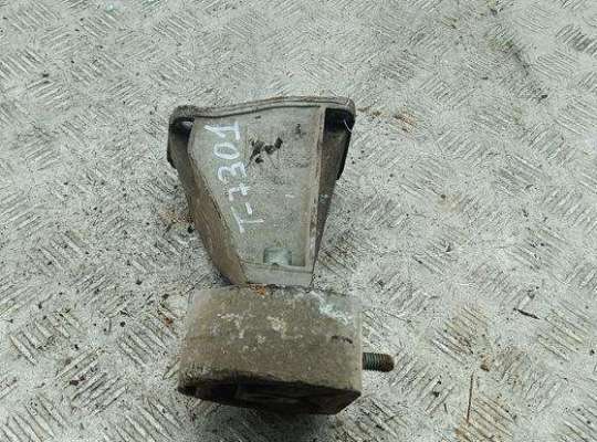 купить Кронштейн КПП опорный на Volkswagen Passat B5