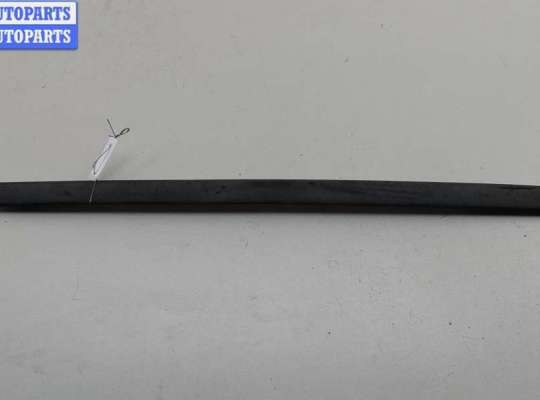 Молдинг двери задней правой VG2662847 на Volkswagen Golf-4