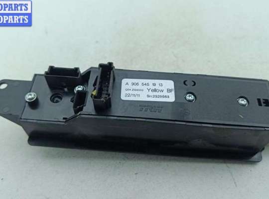 купить Кнопка стеклоподъемника переднего правого на Mercedes Sprinter W906 (2006-2018)