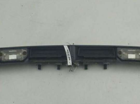 Купить Накладка подсветки номера на Volkswagen Passat B5 Накладка подсветки номера VG2778414 на Volkswagen Passat B5