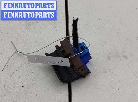 купить Кнопка открывания багажника на Volkswagen Passat B6