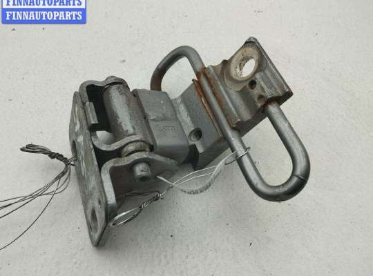 купить Петля двери передней левой на Volkswagen Passat B5+ (GP)