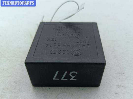 Реле стеклоочистителя (дворников) AU1667307 на Audi A6 C5 (1997-2005)