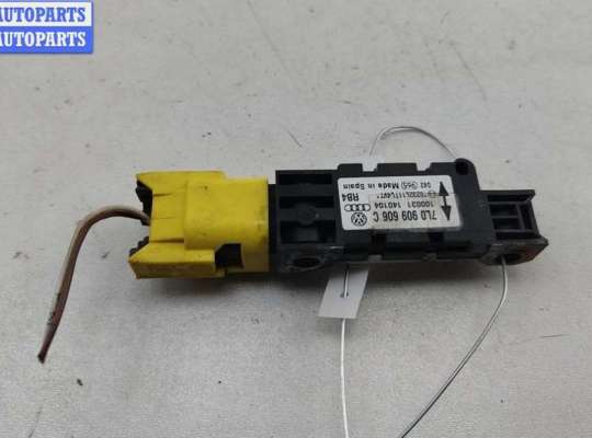 Датчик удара (Airbag) на Volkswagen Touareg I (7L)