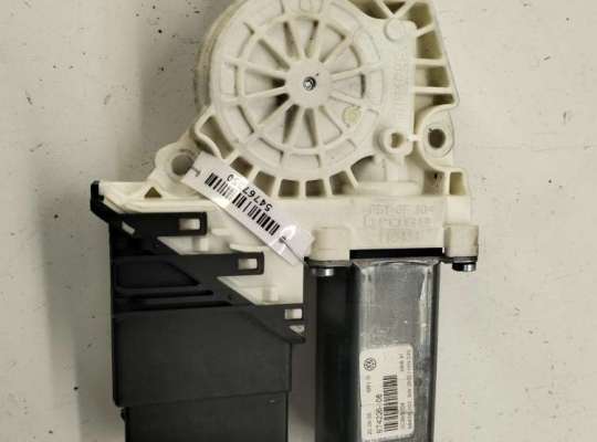 Моторчик стеклоподъемника задний правый VG2628097 на Volkswagen Passat B6