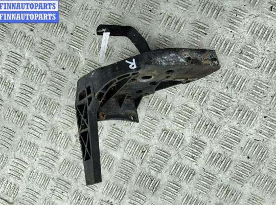 купить Кронштейн бампера переднего на Audi A6 C5 (1997-2005)